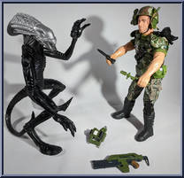 Corporal Hicks vs Alien from Aliens - Large Figures manufactured by Kenner [Loose]