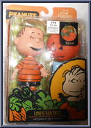 Linus Van Pelt (Blanket, Light-up Pumpkin) Action Figure