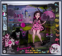 Bite in the Park (Draculaura) from Monster High - Playsets manufactured by Mattel [Front]