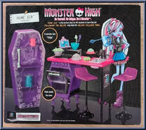Home Ick Classroom from Monster High - Classroom manufactured by Mattel [Back]
