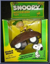 Charlie Brown and His Mound Buggy from Peanuts - Motorized manufactured by Aviva [Front]