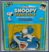 Snoopy from Peanuts - Stunt Cycles manufactured by Aviva [Front]