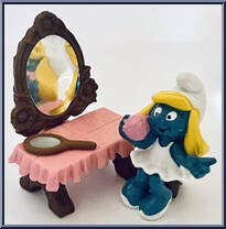 Dresser Smurfette Action Figure