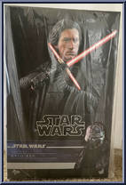 Kylo Ren from Star Wars - Rise of Skywalker manufactured by Hot Toys [Front]