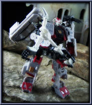 Skullgrin from Transformers - Generations - Deluxe Class manufactured by Hasbro [Loose]