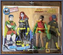 Robin / Batgirl (Removable Mask & Cowl) Action Figure