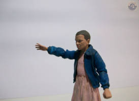 Stranger Things Diorama "Eleven Vs Demogorgon" (Stranger Things) Custom Diorama / Playset