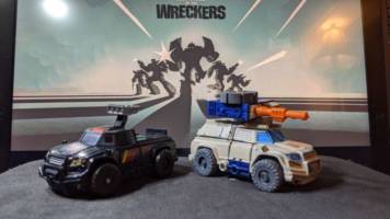IronFist AKA Fisitron - Transformers Wrecker Custom (Transformers) Custom Action Figure [Alt mode base comparison]
