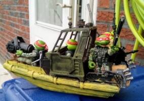 TMNT boat : Apocalypse Now ... Turtle Style (Thanks Edgy3 he came up with the name)Down the Okefenokee in search of the frogs (Teenage Mutant Ninja Turtles) Custom Vehicle