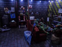 TMNT Turtle Lair (Teenage Mutant Ninja Turtles) Custom Diorama / Playset